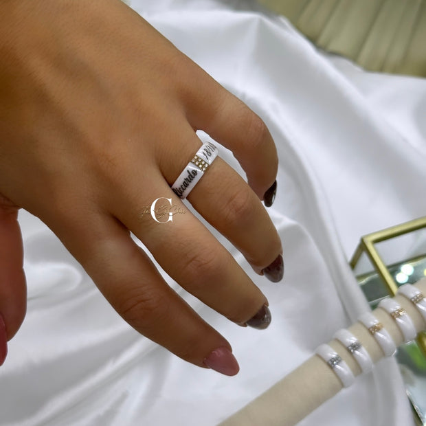 Anello “Fascia in ceramica con strass centrali”