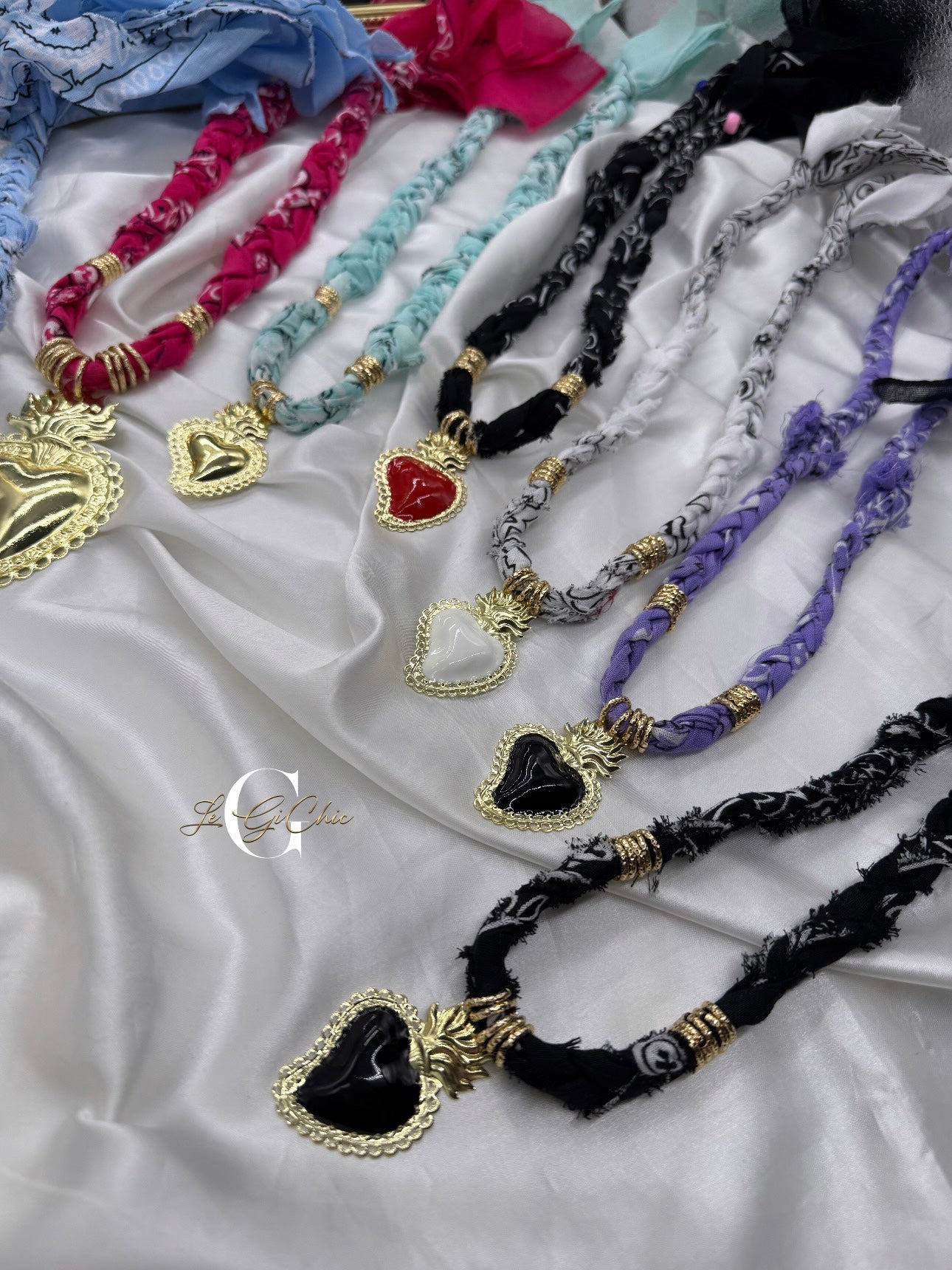 Collana “Bandana Sacris”