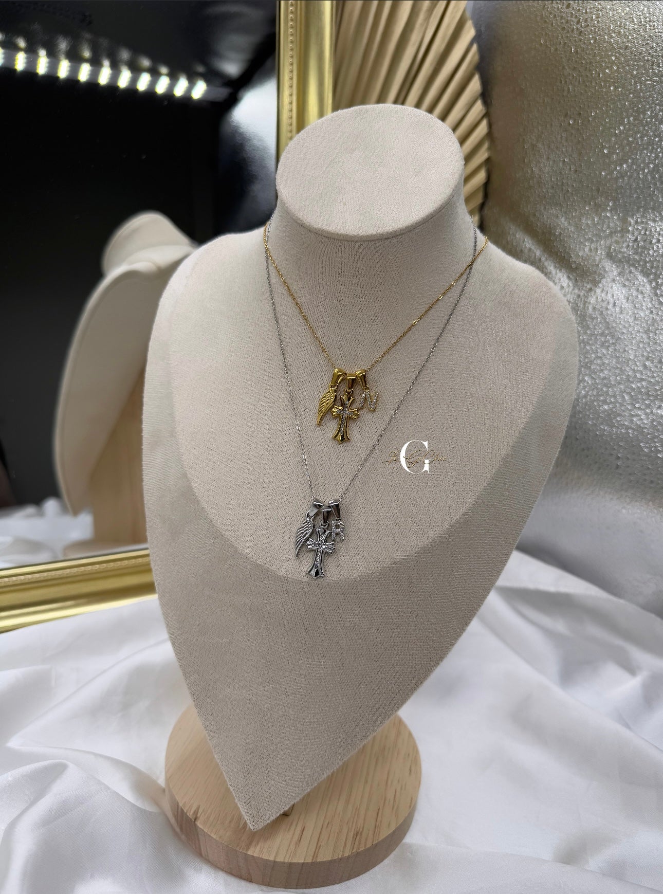 Collana “Ali, croce e iniziale”